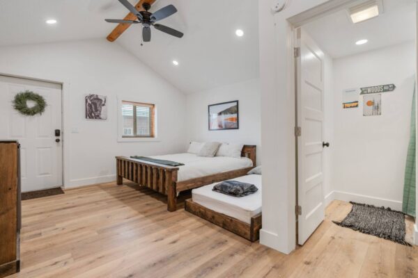 Private King Cabin